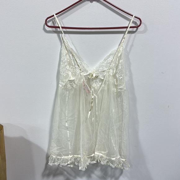 Lingerie - Picture 2 of 3